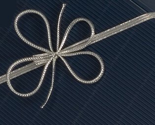 Geschenkschleife aus Gummi Silber 59 cm-1